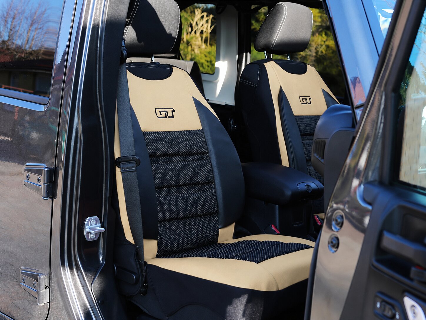 Housse pour siège auto GT Ergonomic installée dans une voiture