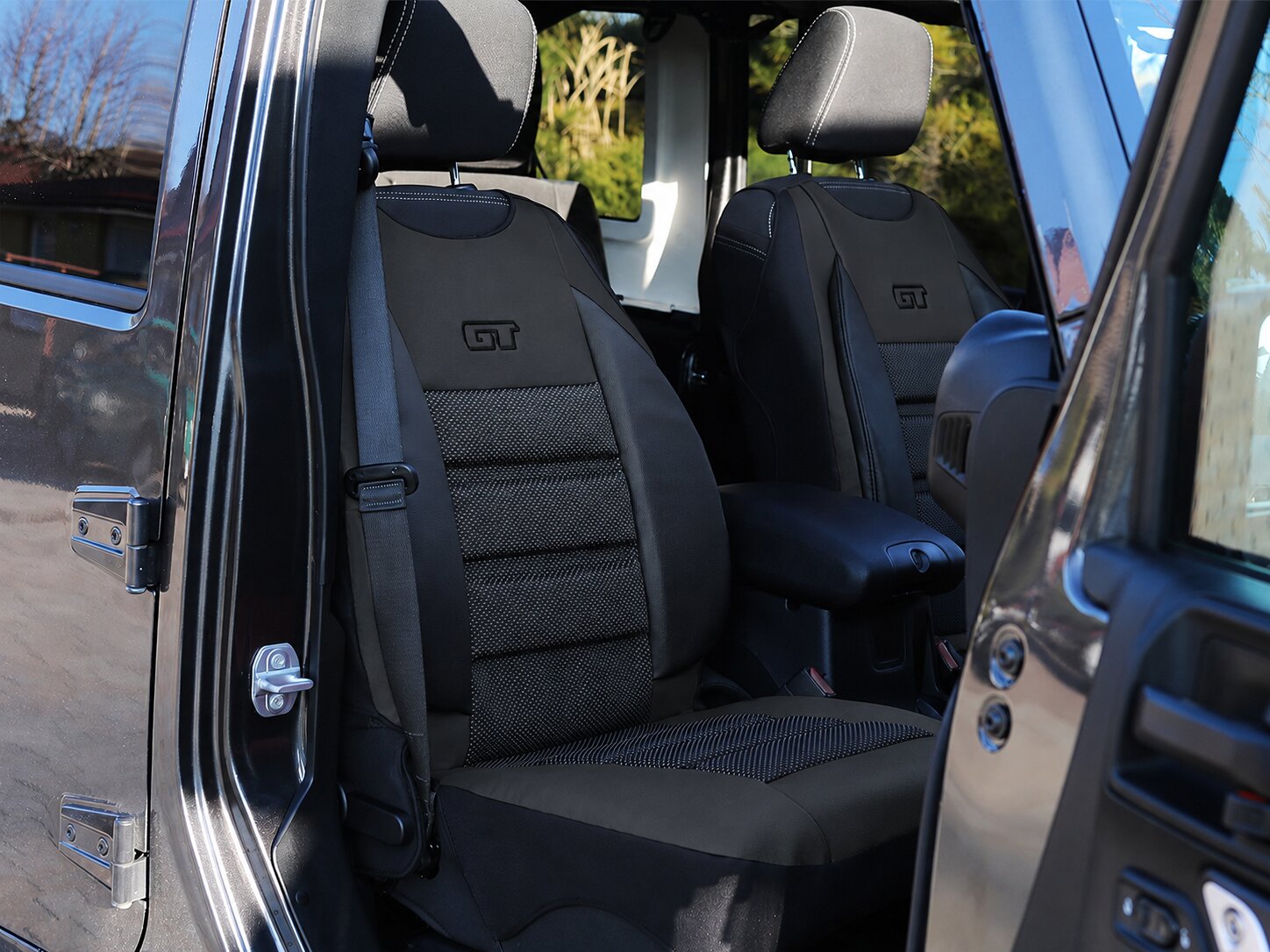 Housse pour siège auto GT Ergonomic installée dans une voiture