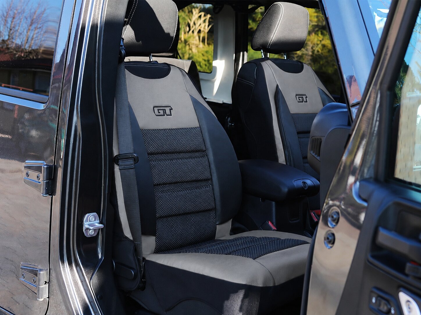 Housse pour siège auto GT Ergonomic installée dans une voiture