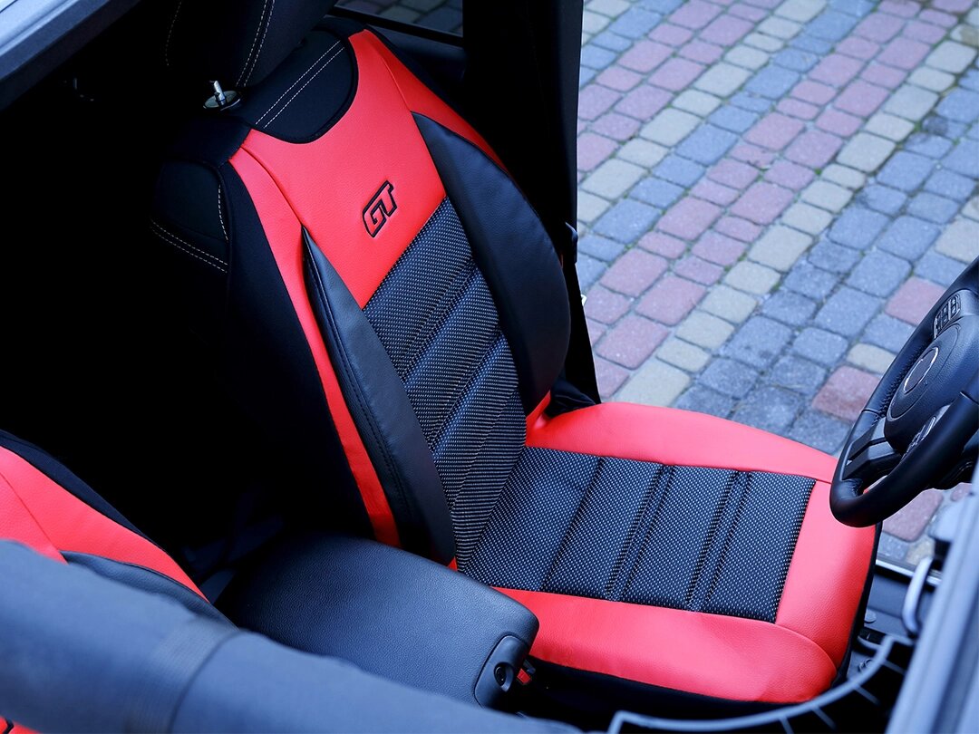 Détail de la housse ergonomique GT Ergonomic sur le siège conducteur